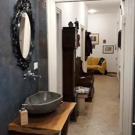 Sculptor House Apartment